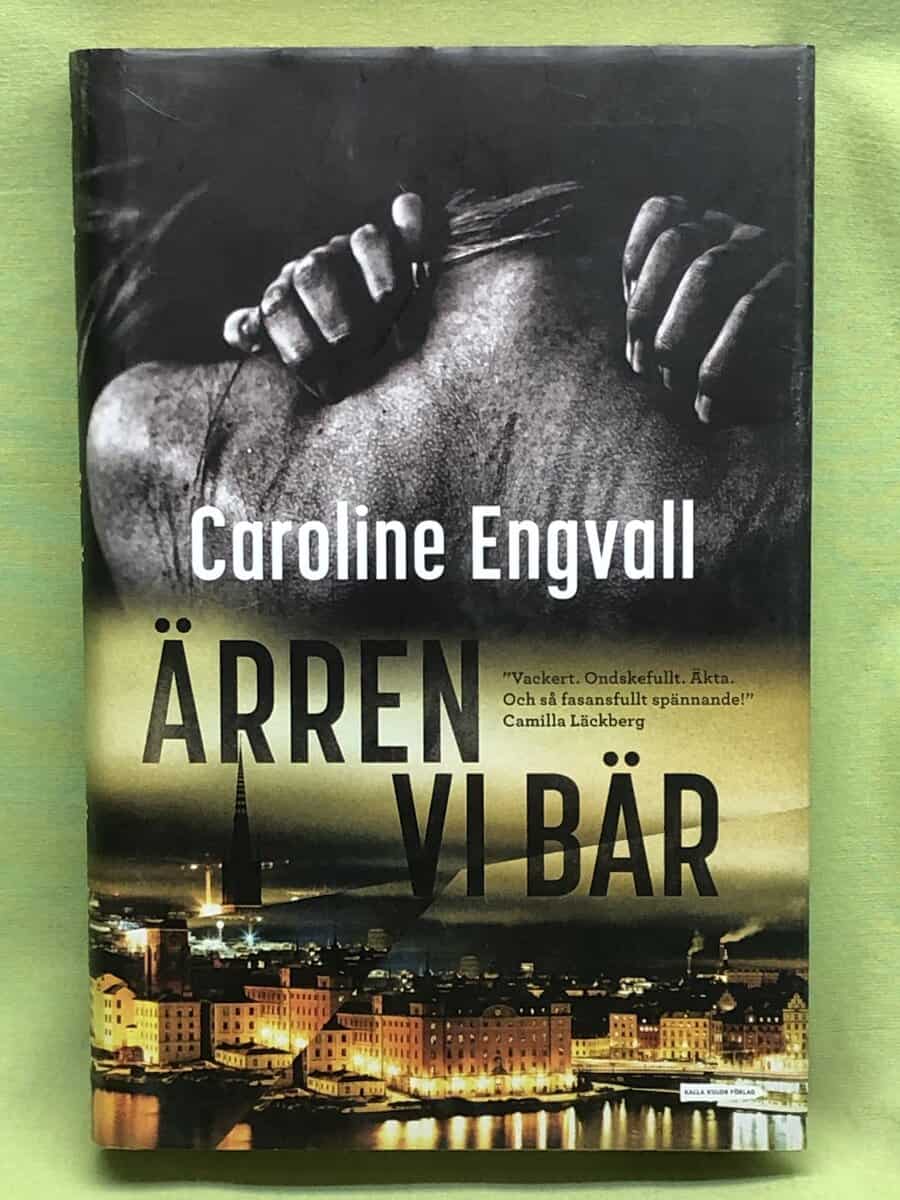 Caroline Engvall : Ärren vi bär