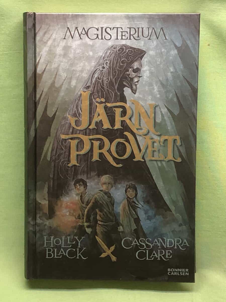 Cassandra Clare Holly Black : Magisterium