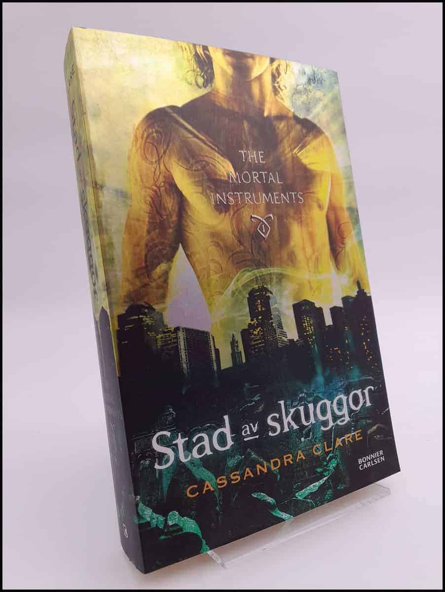 Cassandra Clare : Stad av skuggor
