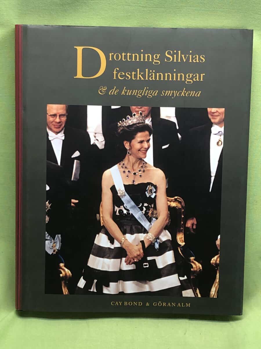 Cay Bond : Drottning Silvias festklänningar och de kungliga smyckena