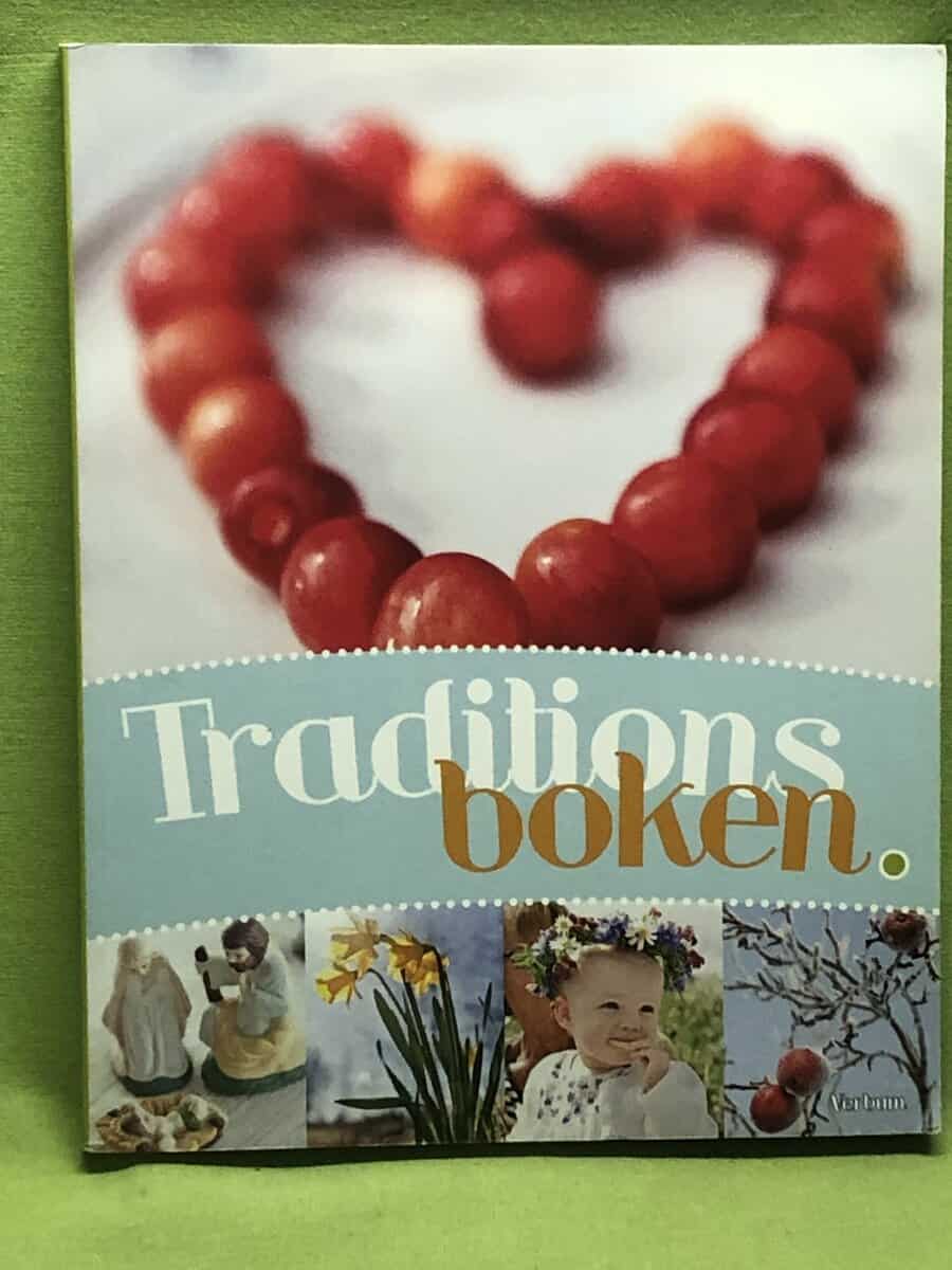 Christina Lövestam ; Lena Brolin ; Camilla Lif ; Annika Hamrud ; Beata Åhrman Eek ; Fredrik Modéus ; Gunilla Lindén ; Mikael Mogren ; Ann-Katrin Bosbach ; Kristoffer Morén ; Hans-Erik Lindström ; Kajsa Ahlstrand ; Gudrun Råssjö : Traditionsboken