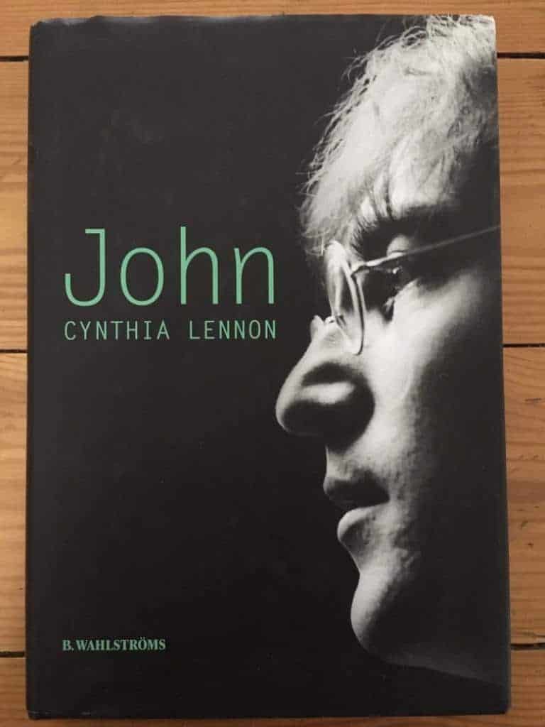 Cynthia Lennon : John