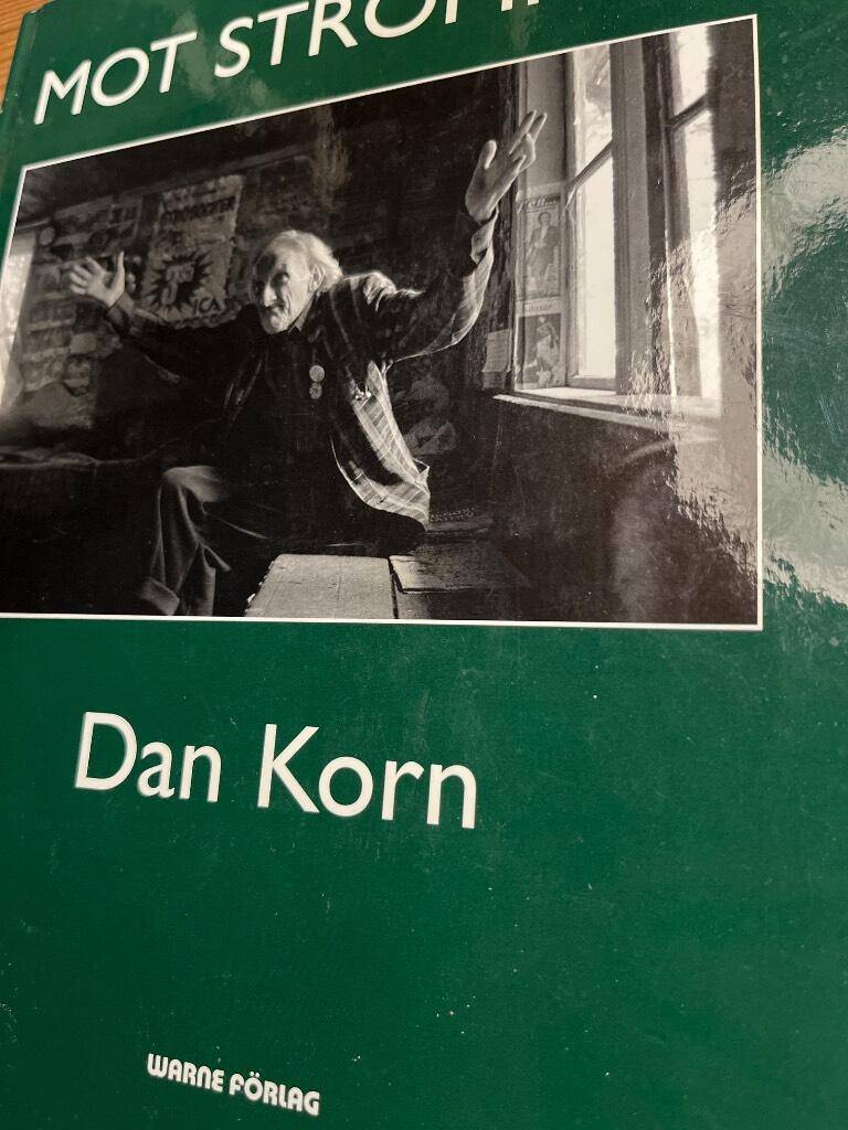 Dan Korn : Mot strömmen