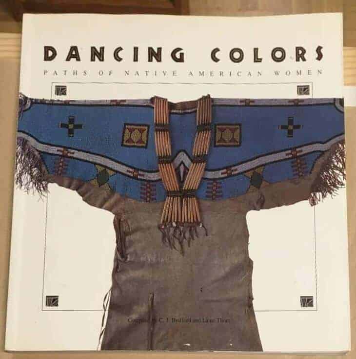 Dancing colors - Paths of native american women