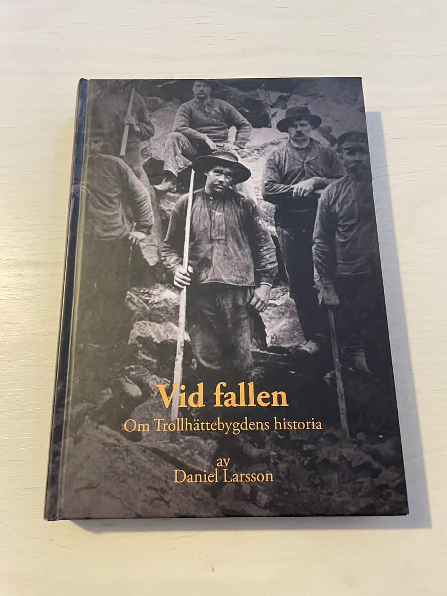 Daniel Larsson : Vid fallen - Om Trollhättebygdens historia