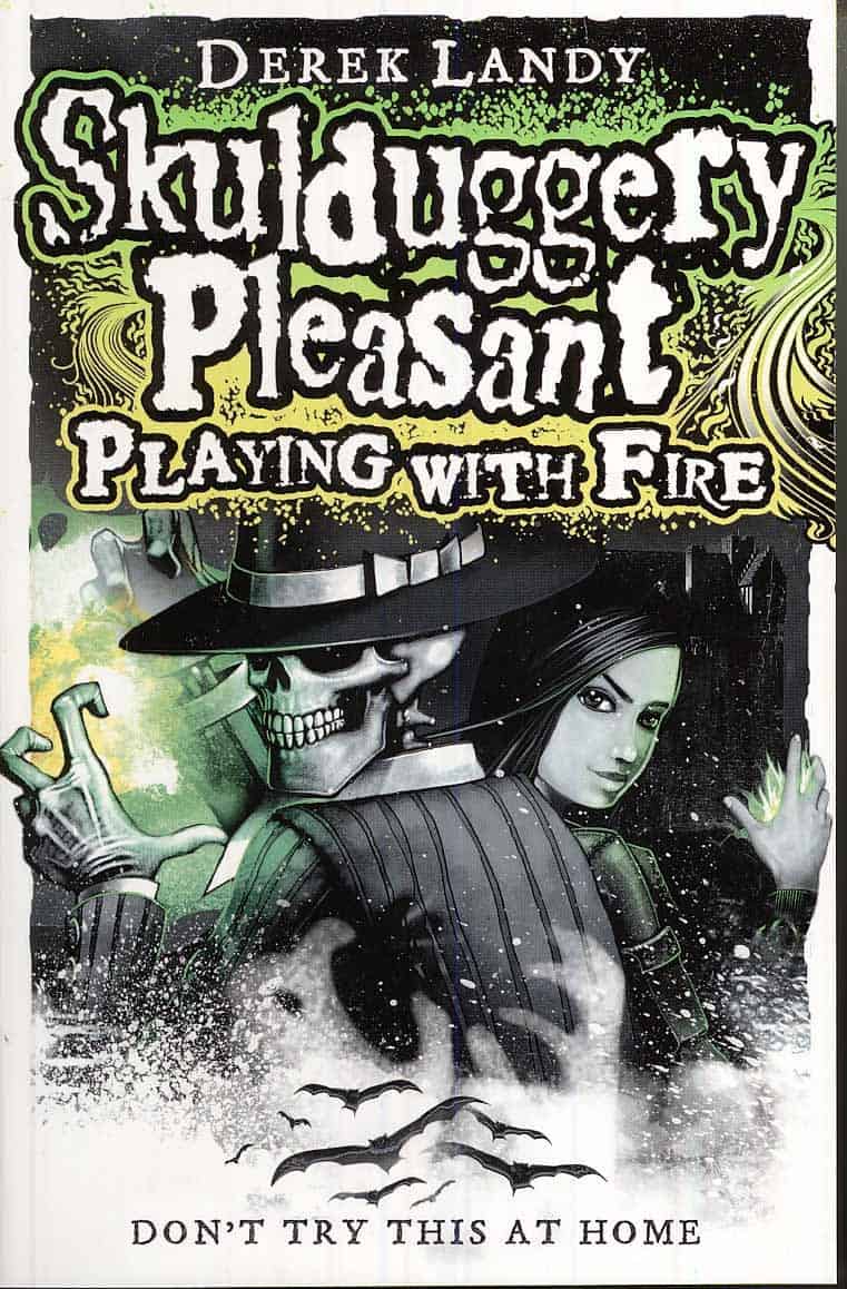 Derek Landy : Playing with fire