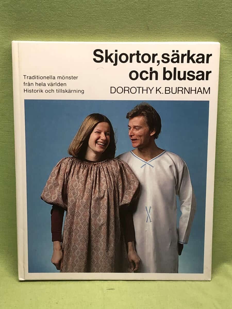 Dorothy K. Burnham : Skjortor, särkar och blusar