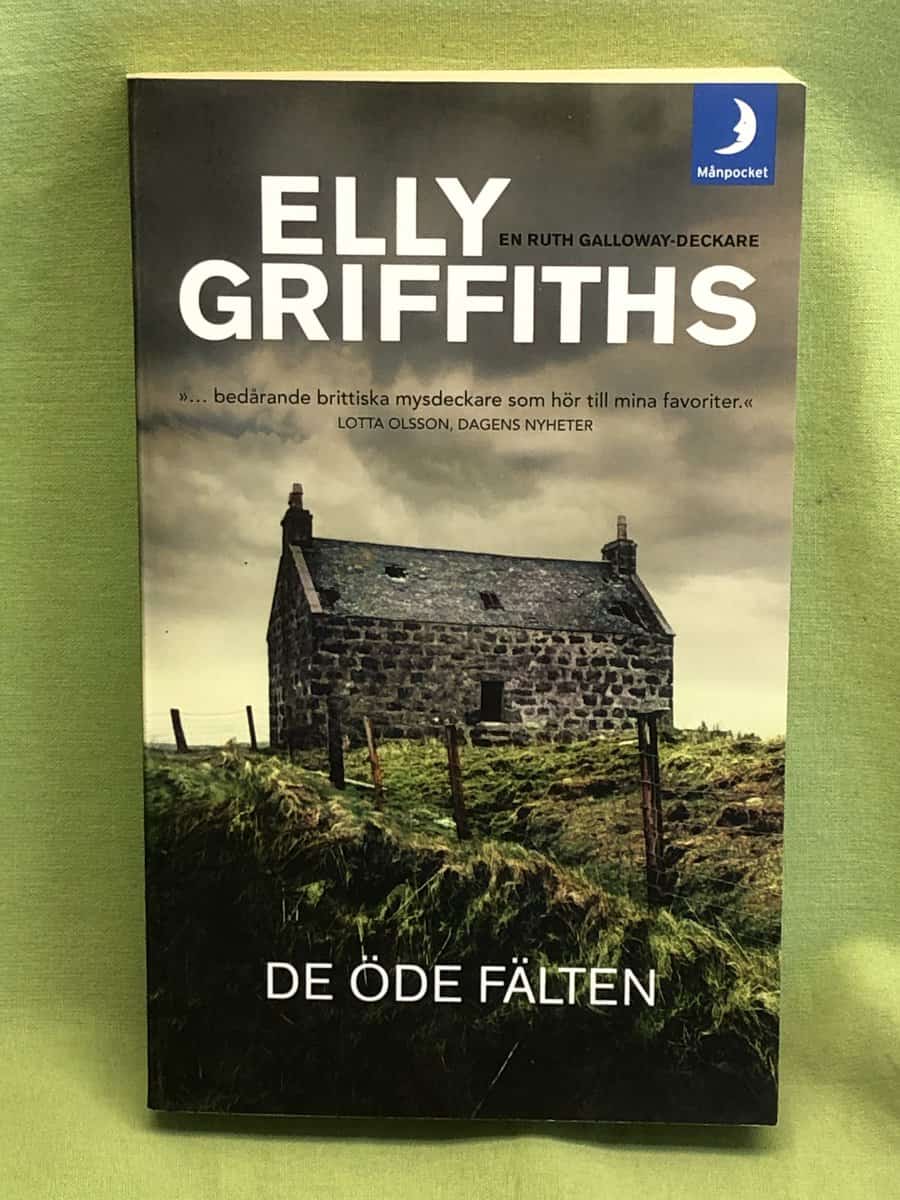 Elly Griffiths : De öde fälten