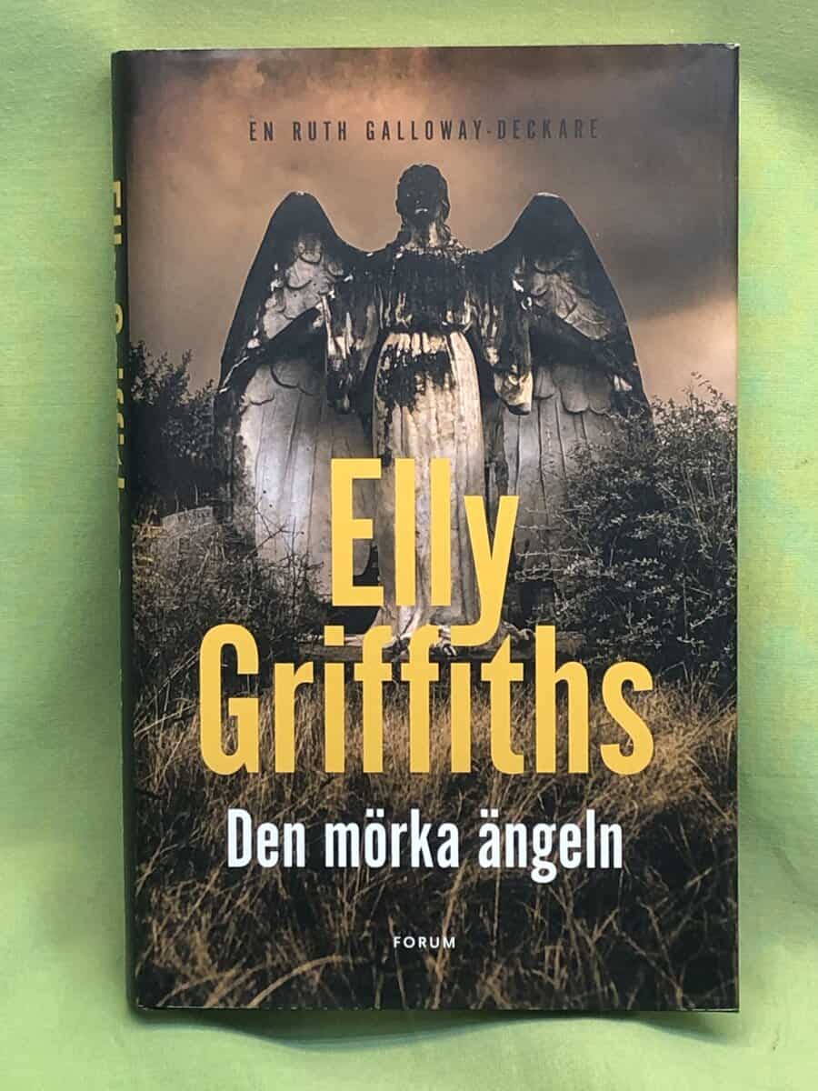 Elly Griffiths : Den mörka ängeln