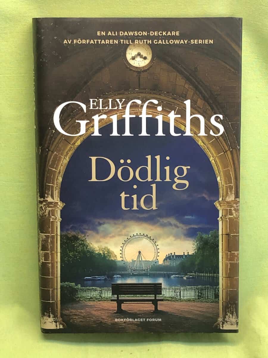 Elly Griffiths : Dödlig tid