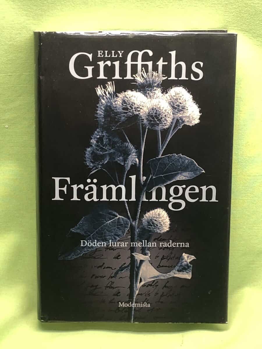 Elly Griffiths : Främlingen
