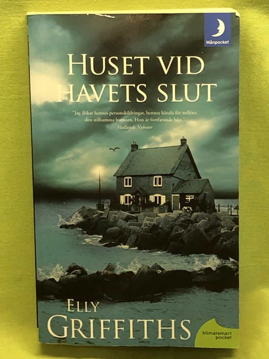 Elly Griffiths : Huset vid havets slut