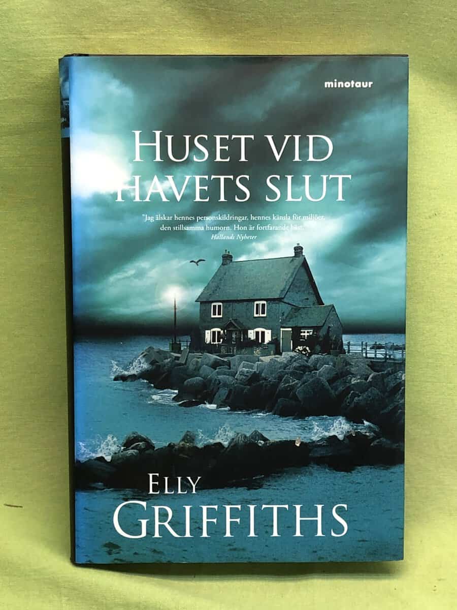 Elly Griffiths : Huset vid havets slut
