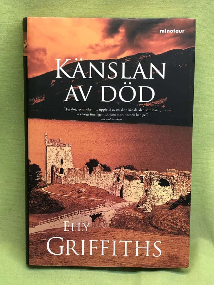 Elly Griffiths : Känslan av död