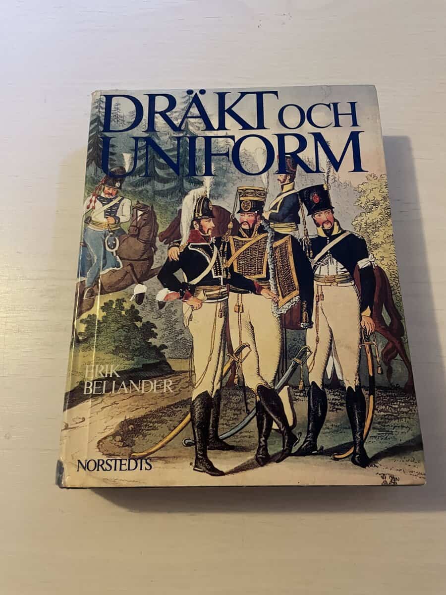 Erik Bellander : Dräkt och uniform