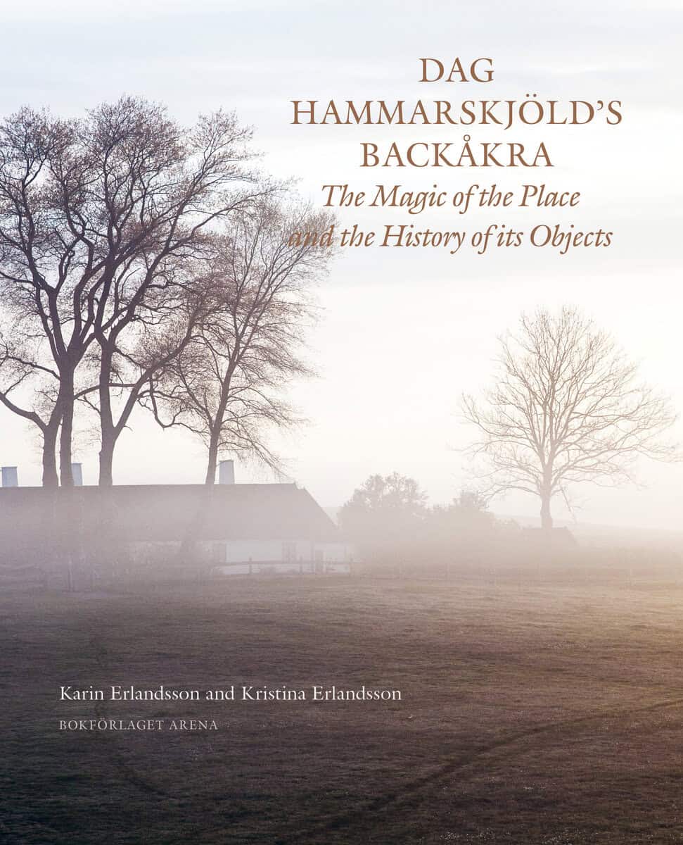 Erlandsson, Karin ; Erlandsson, Kristina : Dag Hammarskjöld's Backåkra : the magic of the place and the history of its objects