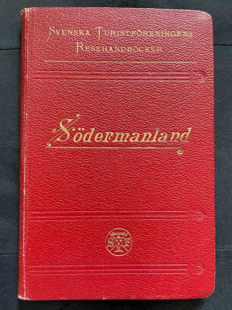 Ernst. Klein : Södermanland. Svenska turistföreningens resehandböcker XXX. Med 43 illustrationer, 4 kartor, 5 stadsplaner samt 4 planritningar.