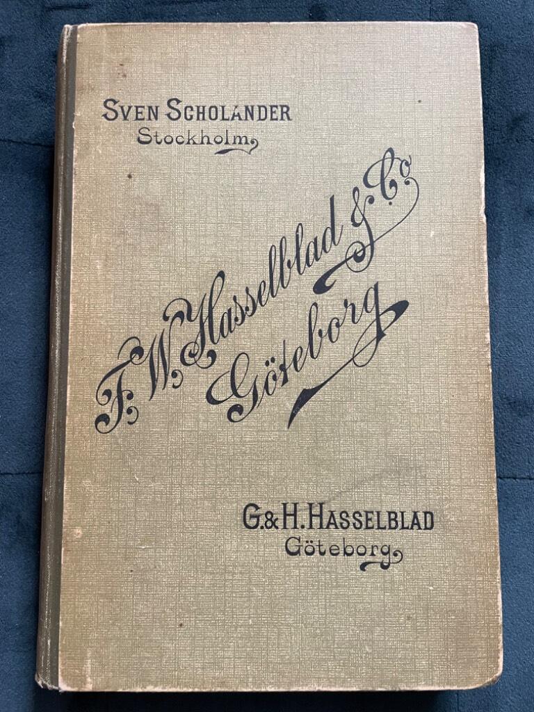 F. W. Hasselblad Göteborg. Illustrerad priskurant å skioptikon med tillbehör och skioptikonbilder jämte fullständiga bruksanvisningar