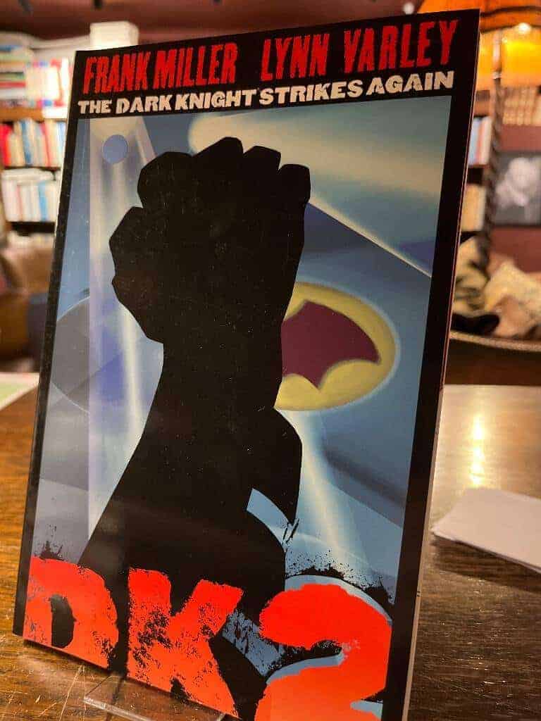 Frank Miller ; Lynn Varley : The Dark Knight Strikes Again