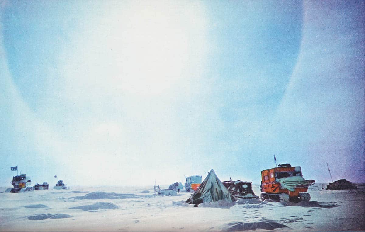 Fuchs, Sir Vivian Ernest (1908-1999) ; Hillary, Edmund (1919-2008) : Antarktis besegrat. The Commonwealth Trans-Antarctic Expedition 1955-58
