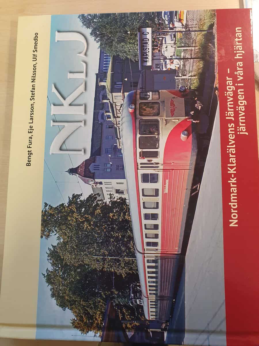 Fura, Bengt ; Larsson, Eje ; Nilsson, Stefan ; Smedbo, Ulf : NKlJ Nordmark-Klarälvens järnvägar : järnvägen i våra hjärtan