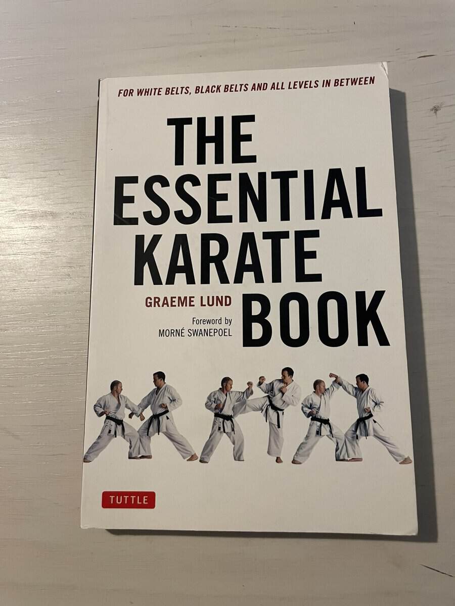 Graeme John Lund : The essential karate book
