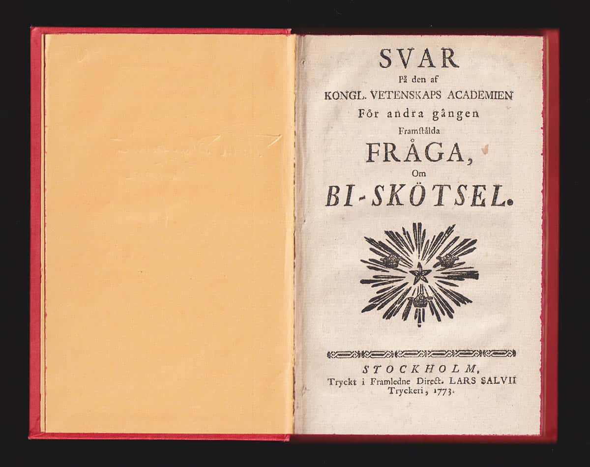 Gullander, Pehr (1741-1816) ; Hagström, Johan Otto (1716-1792) : Svar På den af kongl. Vetenskaps academien För andra gången Framstälda fråga, om Bi-skötsel + Pan Apum eller afhandling om de Örter, af hvilka Bien hälst draga deras Honung och Vax. ... (två arbeten)
