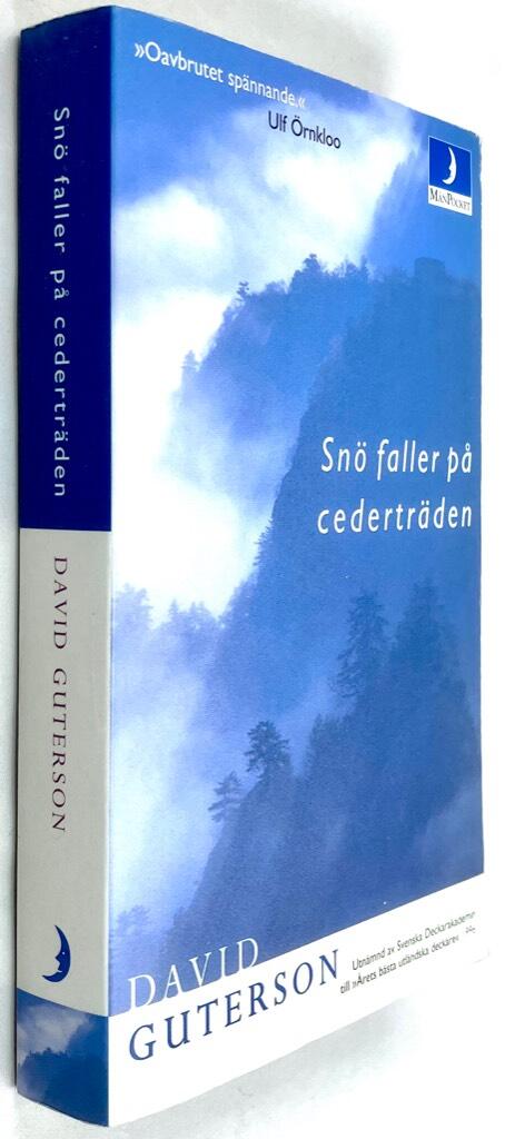 Guterson, David ; Lind, Ia : Snö faller på cederträden