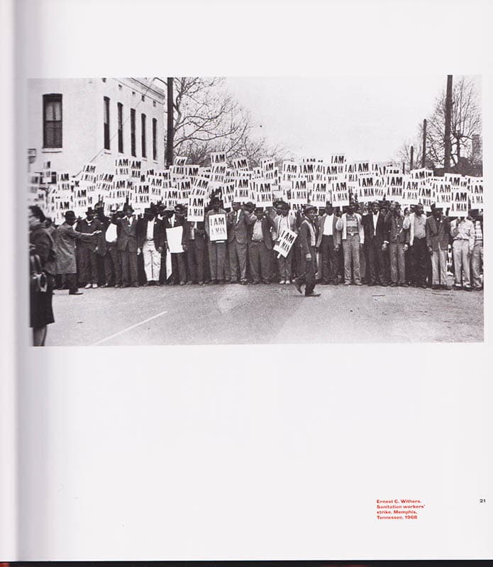 Hall, Stuart ; Sealy, Mark : Different. A historical context. Contemporary photographers and black identity. [=ryggtitel].