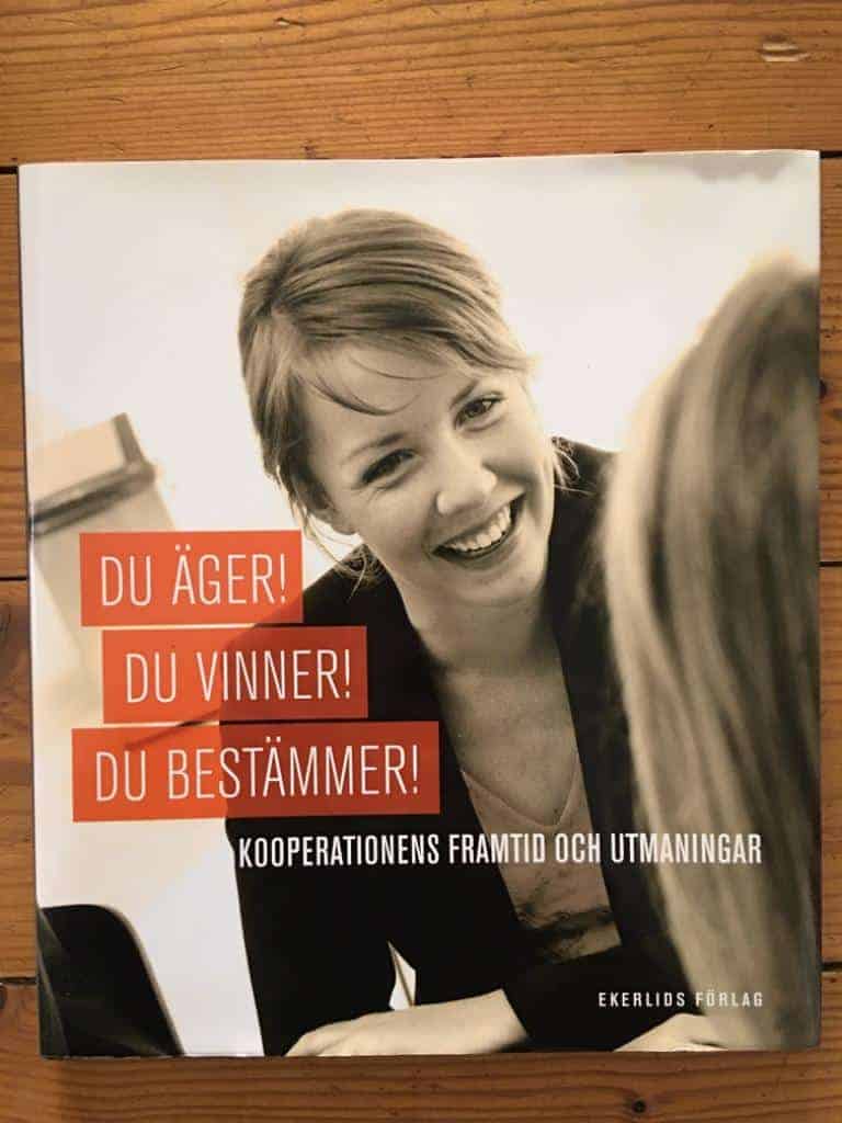 Hans De Geer ; Gunnar Wetterberg ; Christian Lugnet ; Frank Fiskers ; Leif Linde ; Maria Wetterstrand ; Lars Svedberg ; Johan von Essen ; Lars Wennberg : Du äger! Du vinner! Du bestämmer!
