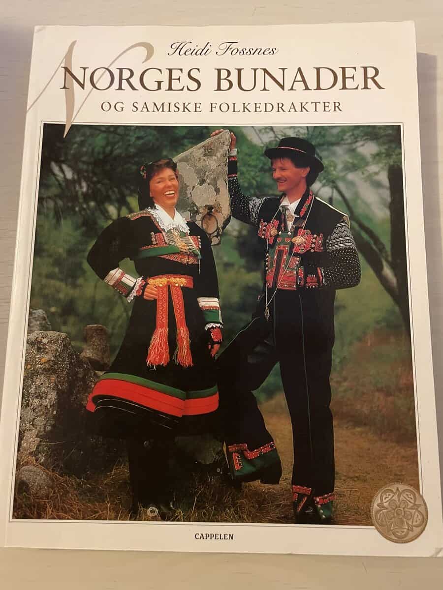 Heidi Fossnes : Norges bunader og samiske folkedrakter