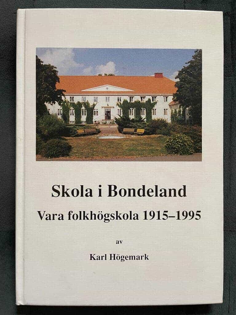 Högemark, Karl ; Vara folkhögskolas elevförbund : Skola i bondeland
