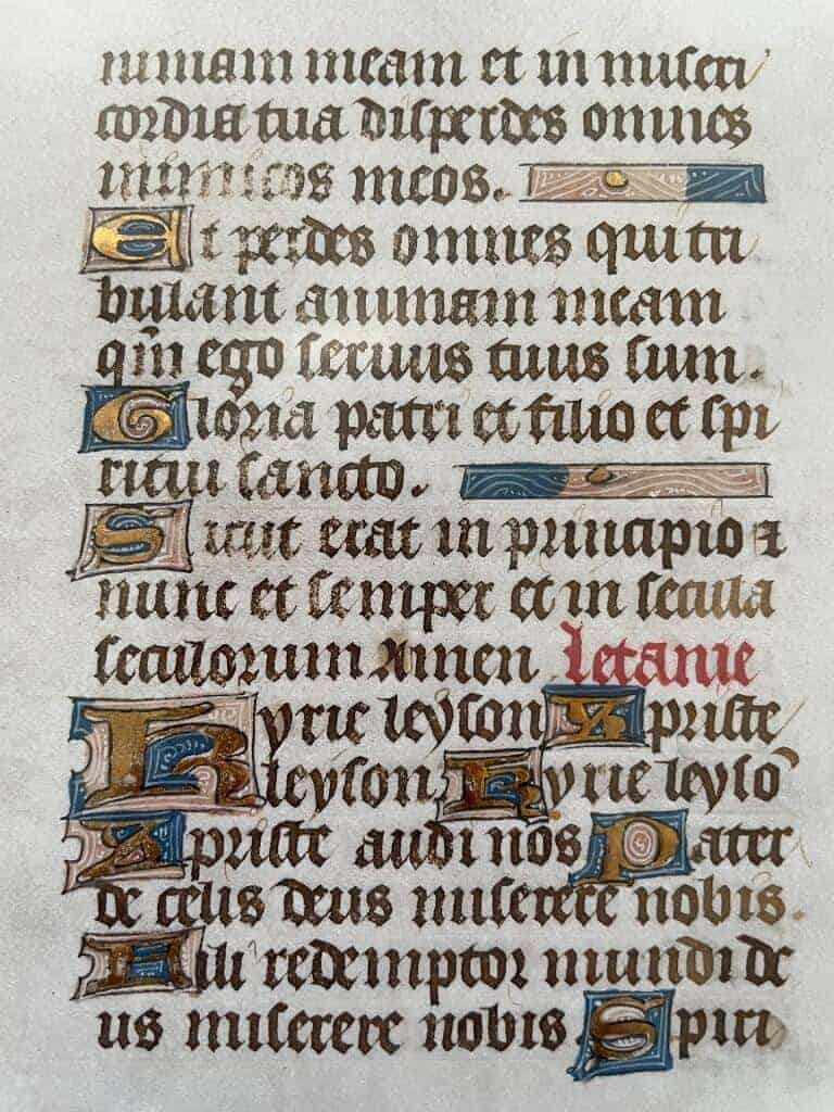 Inramat illuminerat pergamentblad ur bönbok. 1400-tal
