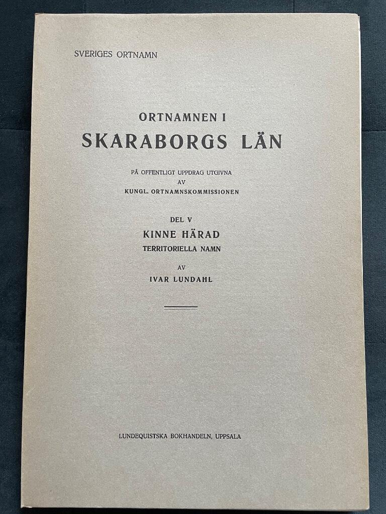 Ivar Lundahl : Ortnamnen i Skaraborgs län. Del V. Kinne härad. Territoriella namn