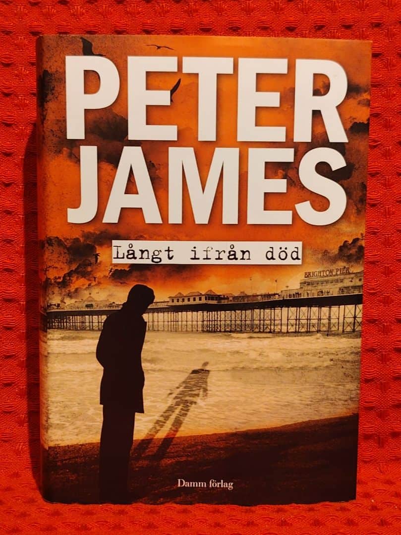 James, Peter, 1948- : Långt ifrån död
