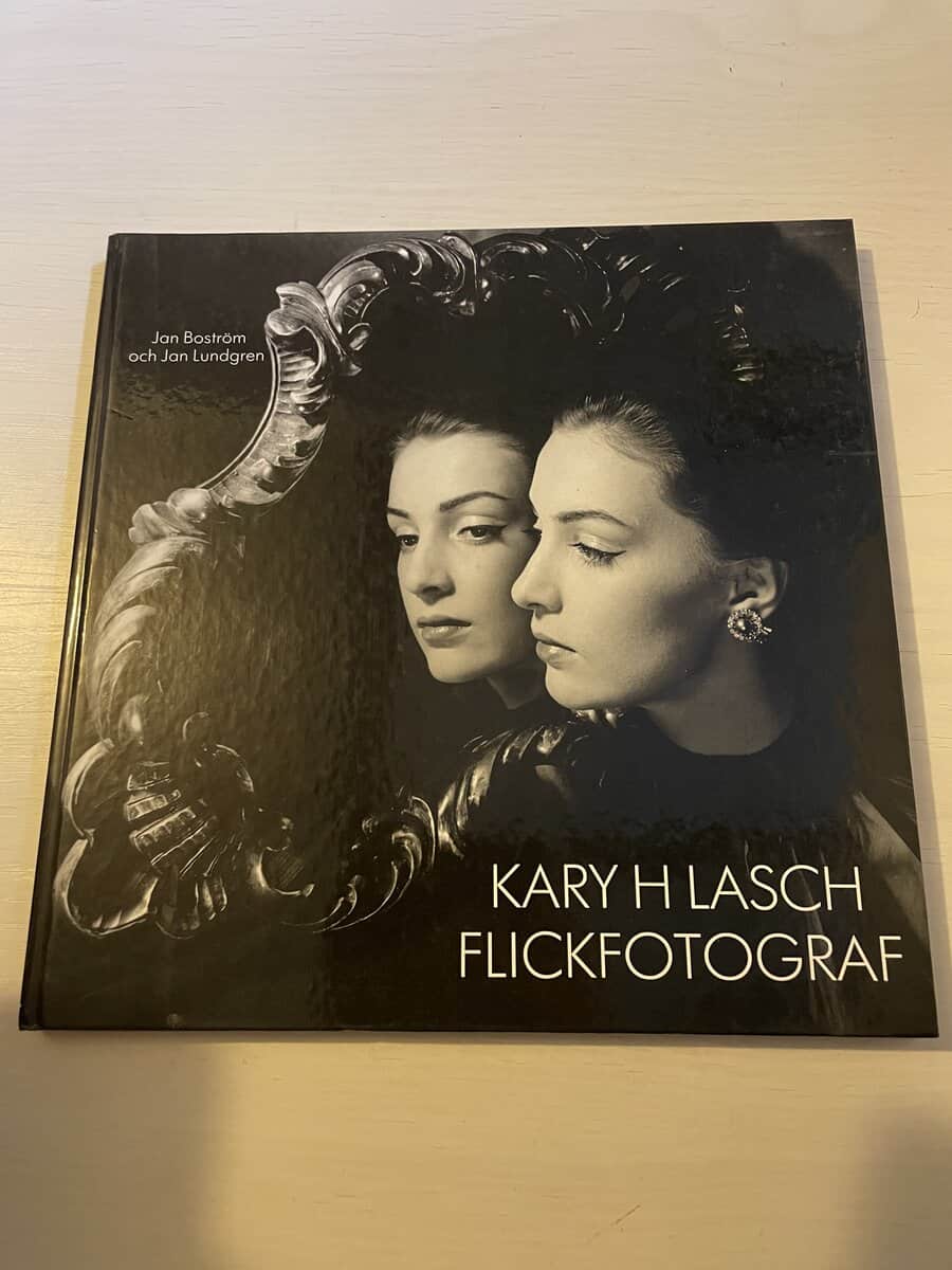 Jan Boström : Kary H Lasch, flickfotograf