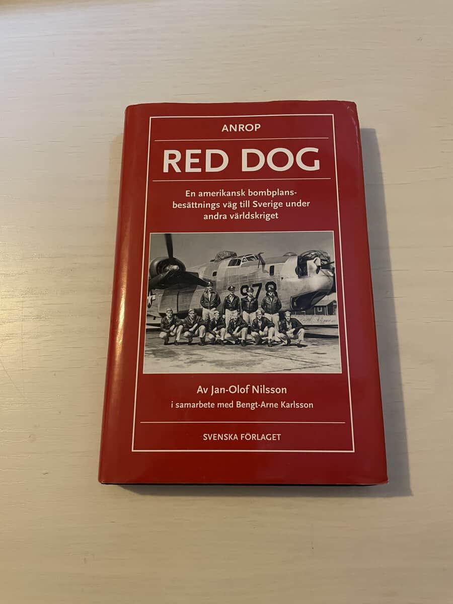 Jan-Olof Nilsson : Anrop Red Dog [en amerikansk bombplansbesättnings väg till Sverige under andra världskriget]