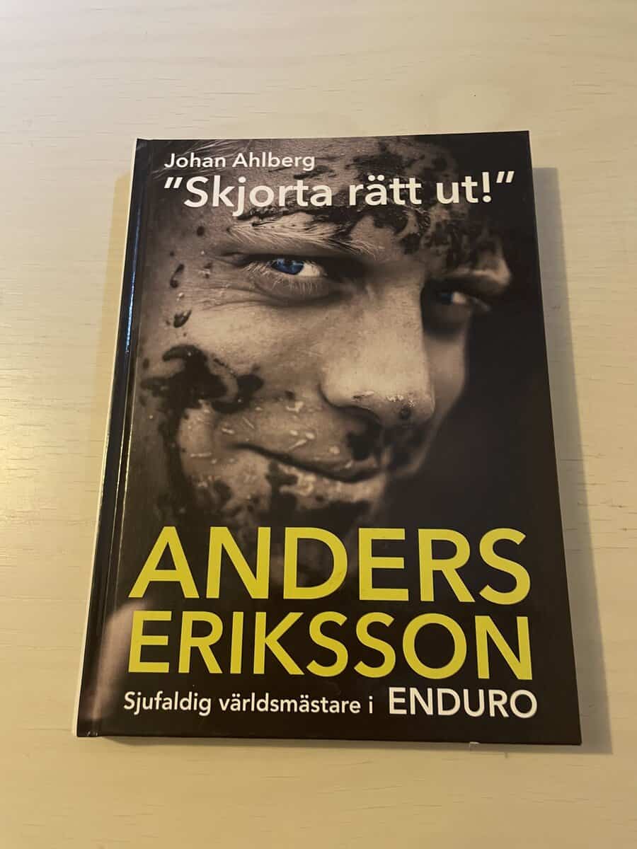 Ahlberg, Johan, Eriksson, Anders : 'Skjorta rätt ut!' Anders Eriksson, sjufaldig världsmästare i Enduro