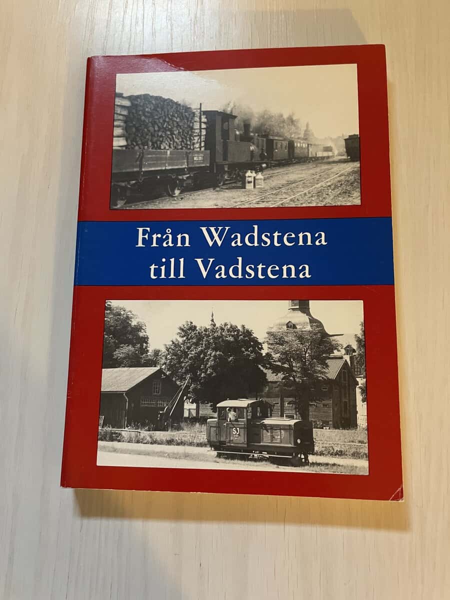 Johansson, Sverker; Fahlgren, Carl Johan : Från Wadstena till Vadstena - En berättelse i ord och bild om smalspår på östgötaslätten