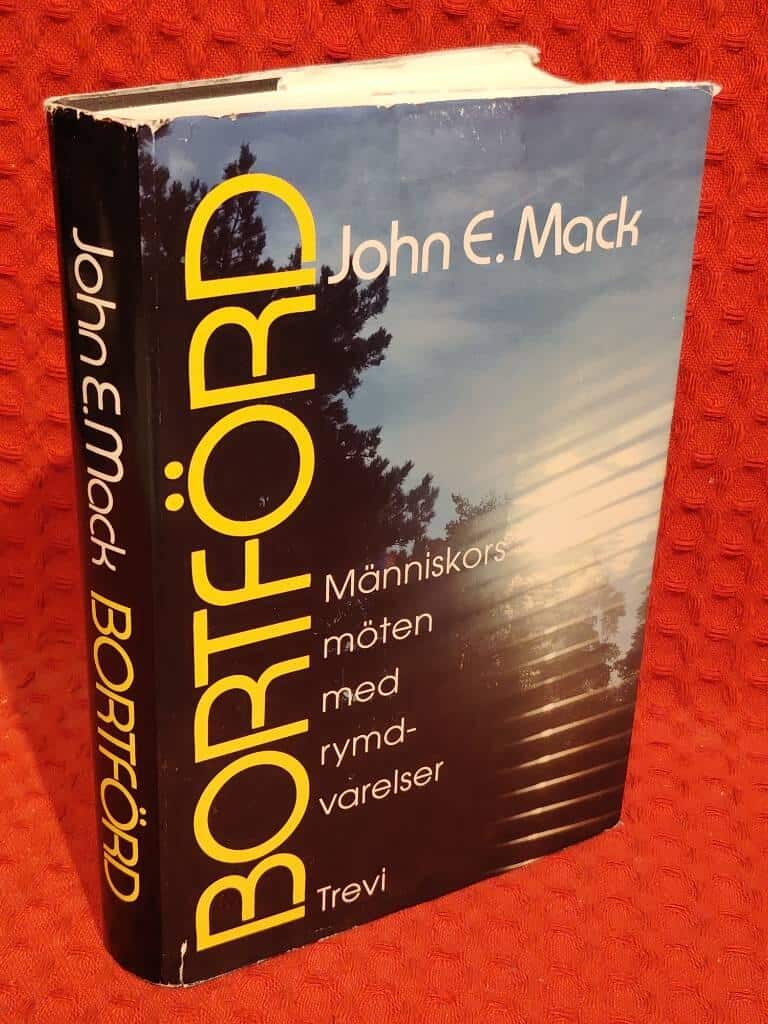 John E Mack : Bortförd