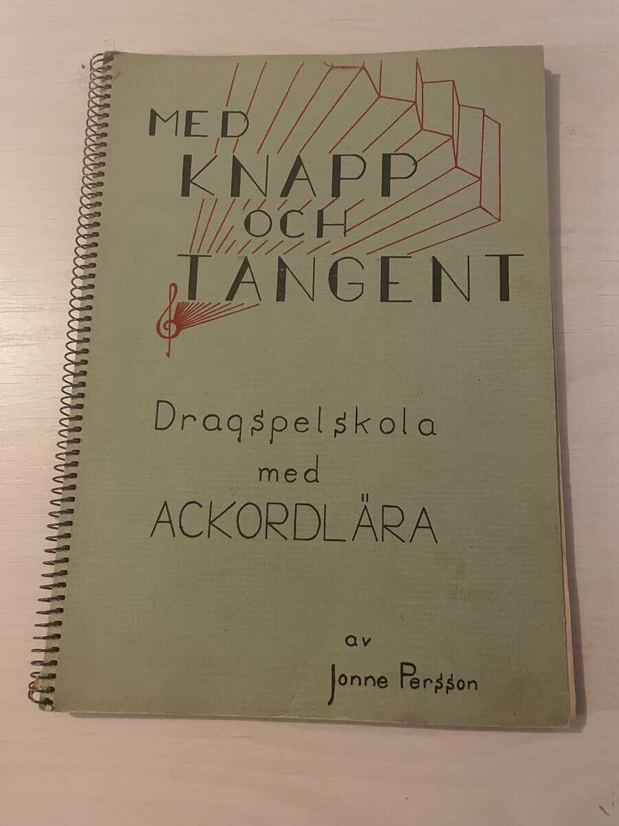Jonne Persson : Med knapp och tangent - Dragspelskola med ackordlära