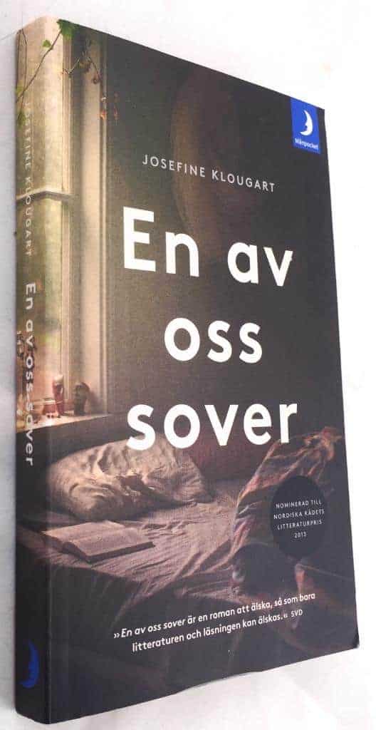 Josefine Klougart : En av oss sover