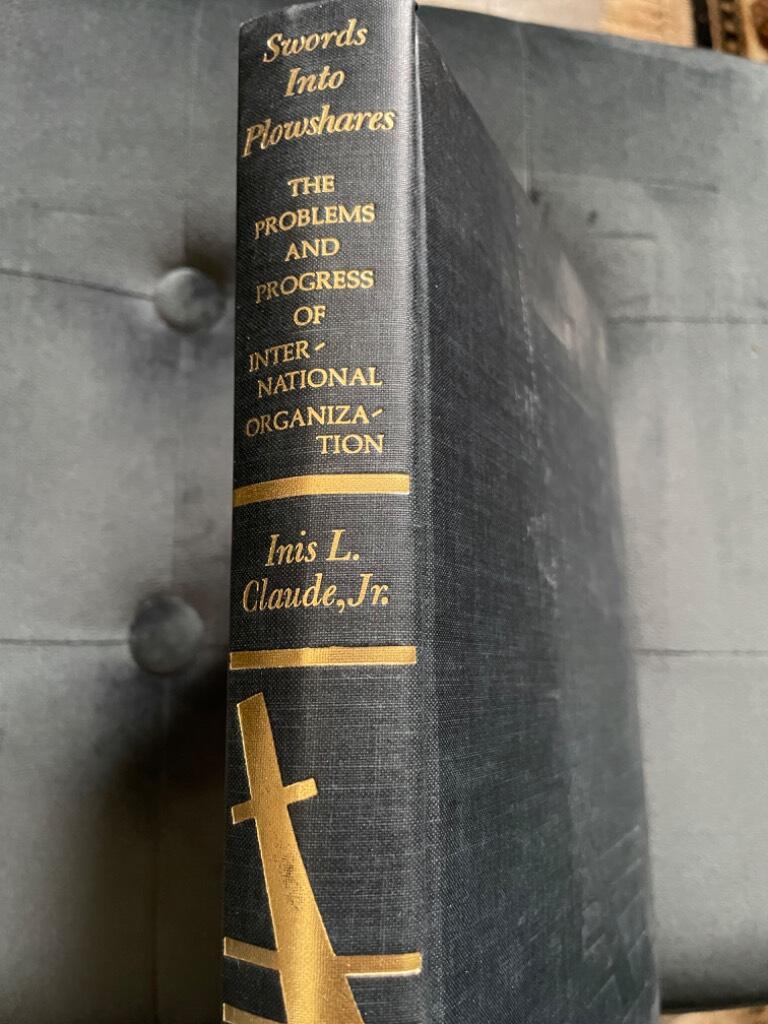 Jr. Inis L. Claude : Swords into plowshares