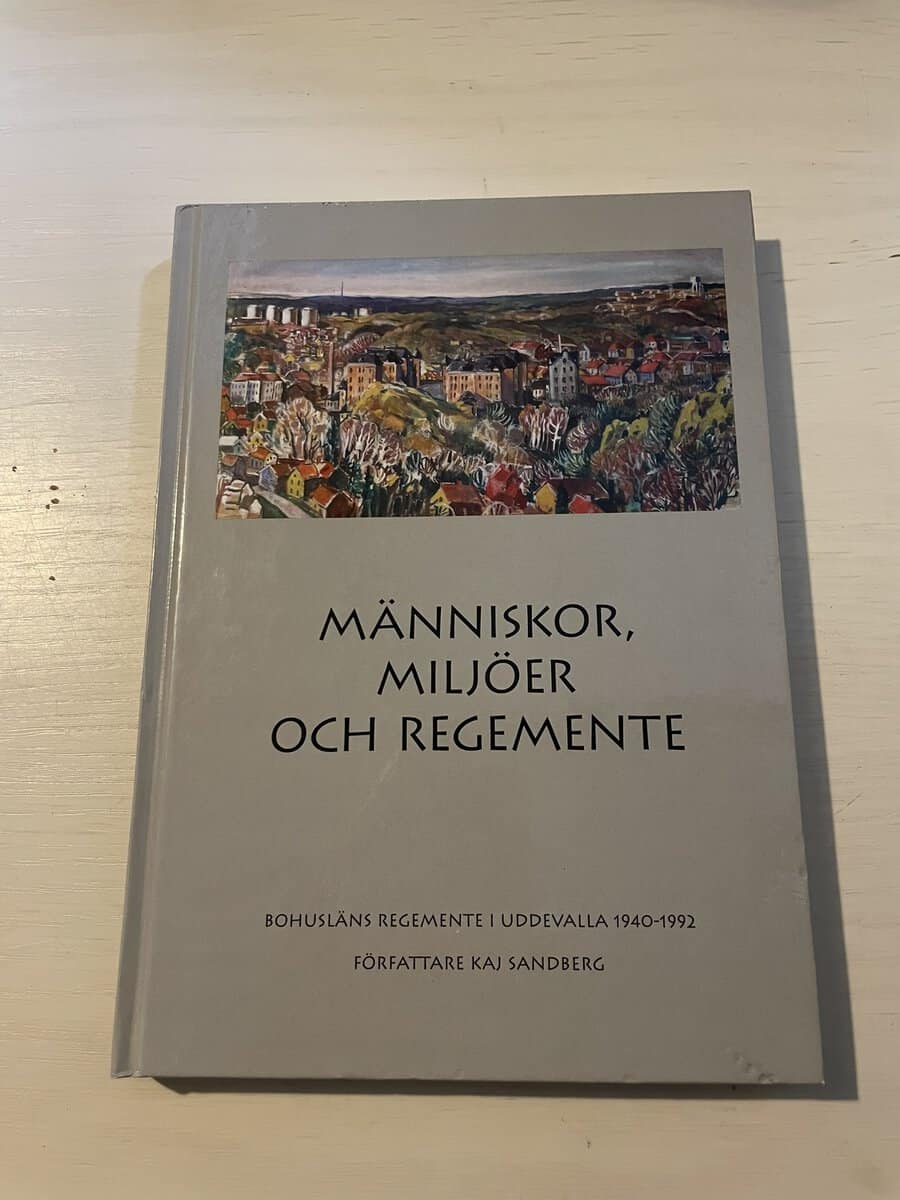 Kaj Sandberg : Människor, miljöer och regemente - Bohusläns regemente i Uddevalla 1940-1992