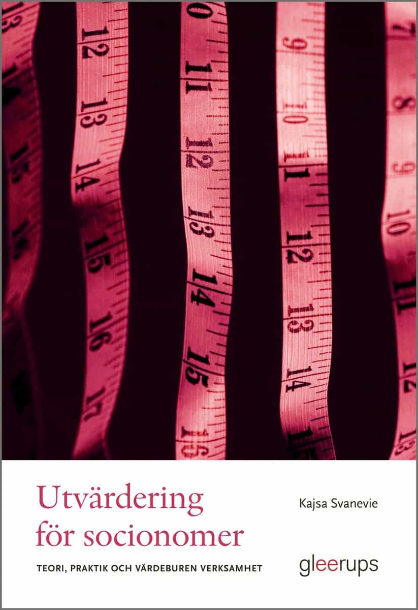 Kajsa Svanevie : Utvärdering för socionomer : teori, praktik och värdeburen verksamhet