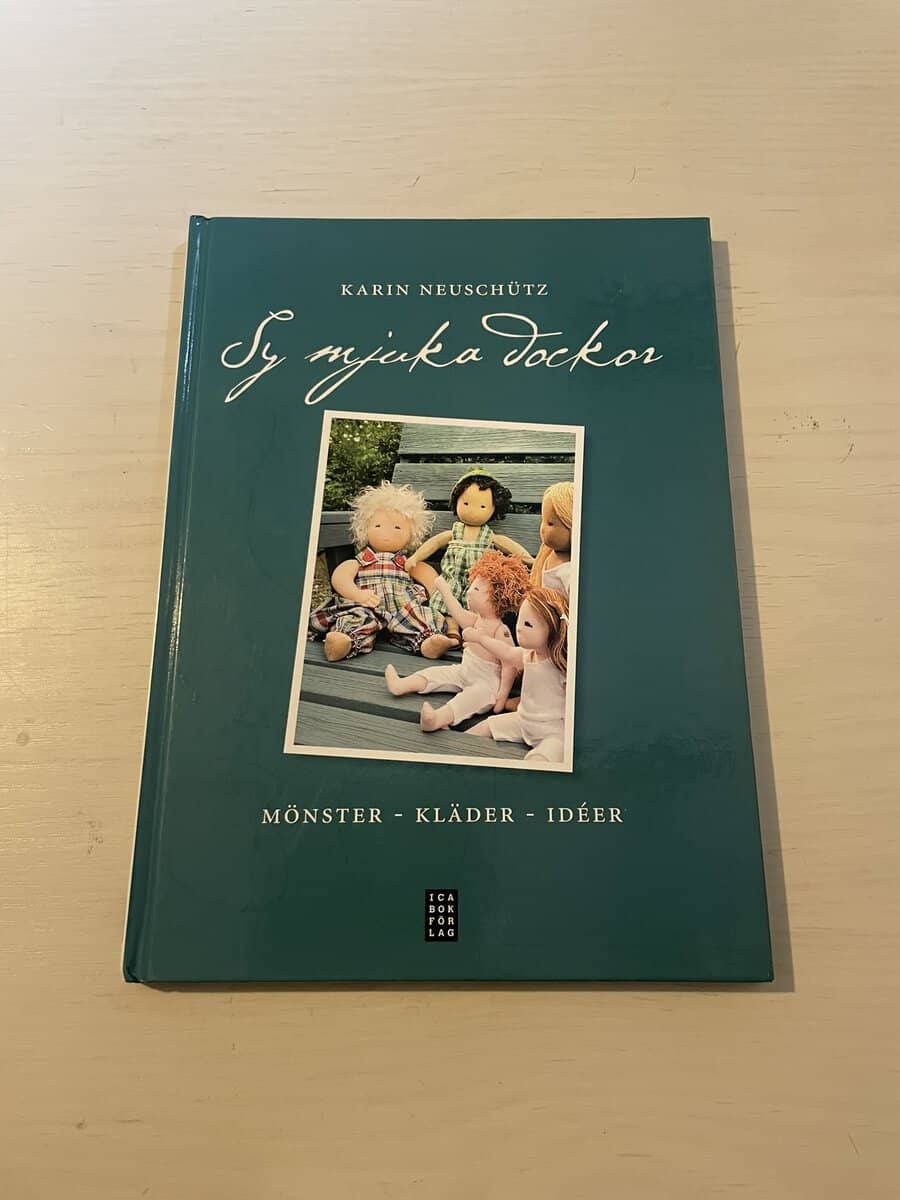 Karin Neuschütz : Sy mjuka dockor