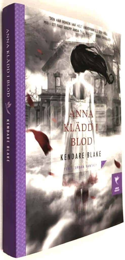 Kendare Blake : Anna klädd i blod