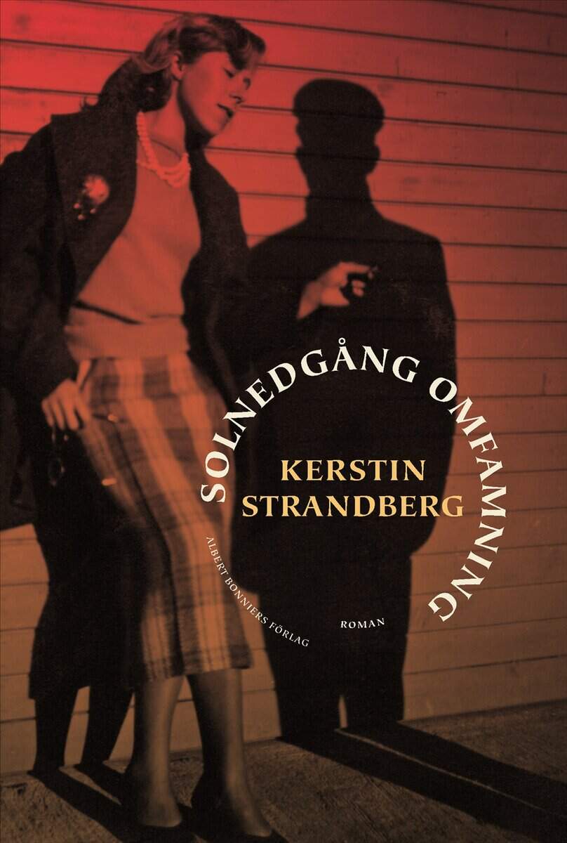 Kerstin Strandberg : Solnedgång omfamning : roman