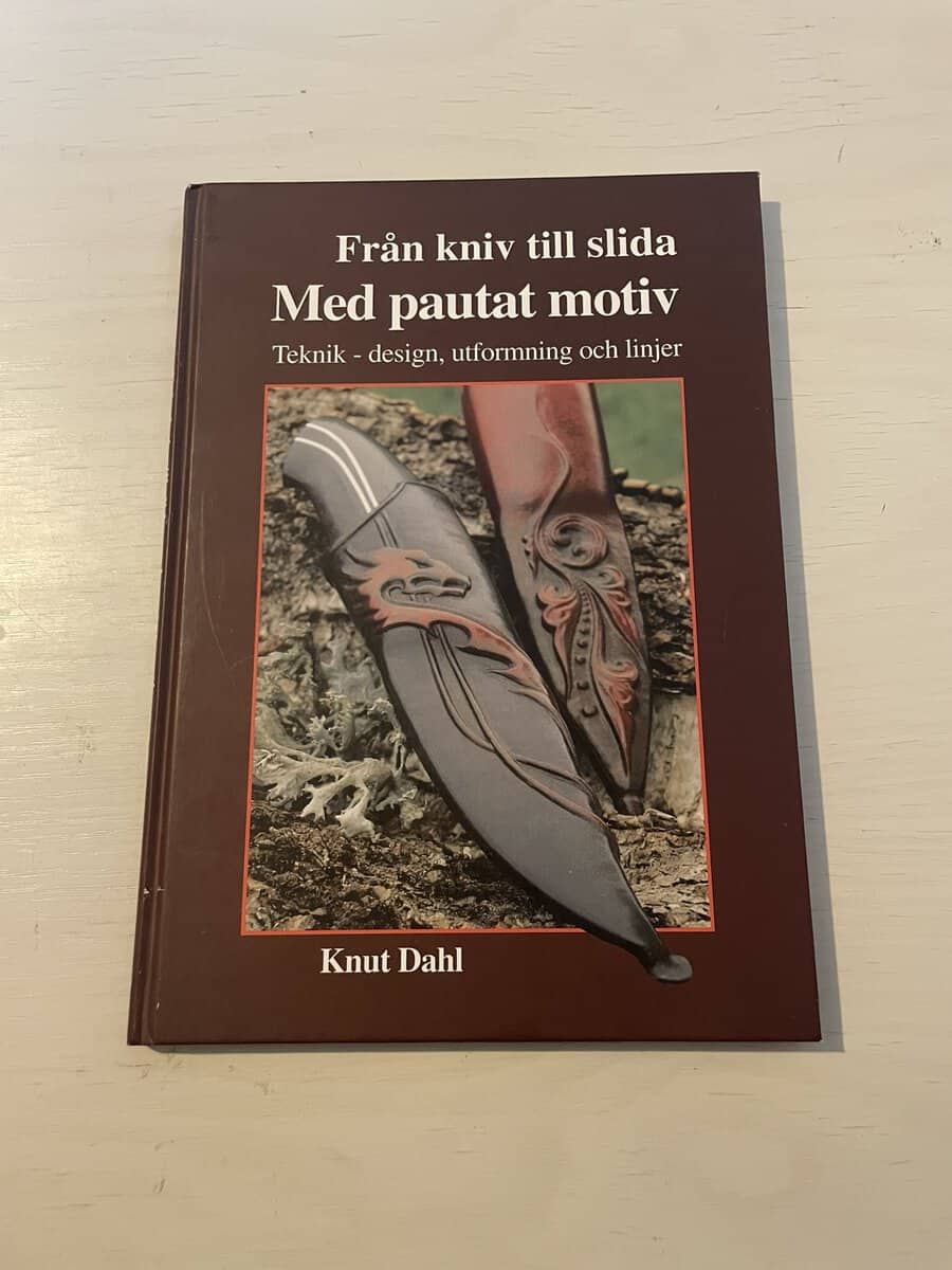 Knut Dahl : Från kniv till slida med pautat motiv