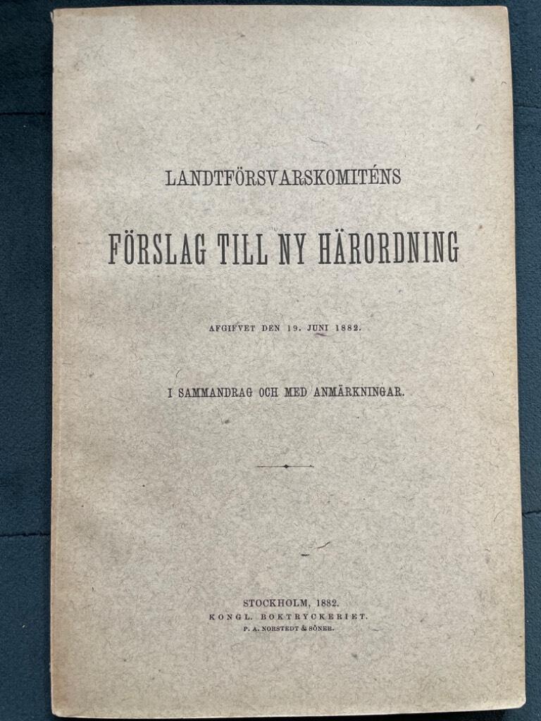 Landtförsvarskommitténs förslag till ny härordning afgifvet den 19. juni 1882. I sammandrag och med anmärkningar.